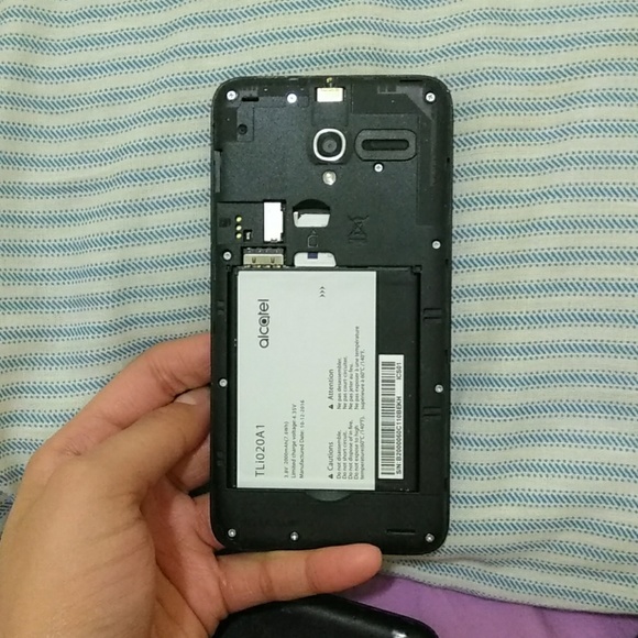 Alcatel smartphone - Picture 3 of 4